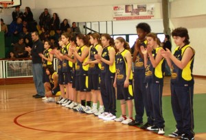 Equipa sub 14 feminina da Escola Maria Alberta Menéres vice-campeã distrital de basquetebol