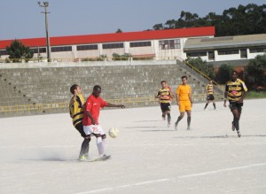 Futebol- 1.ª divisão da AFL; Mem Martins e Agualva empatam sem golos Futebol- 1.ª divisão da AFL; Mem Martins e Agualva empatam sem golos