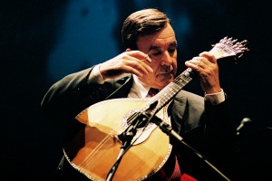 ANTÓNIO CHAÍNHO, sexta-feira, dia 12, no Olga Cadaval