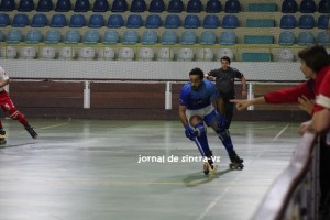 Jogo morno no pavilhão de Monte Santos