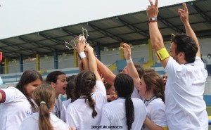 Futebol Feminino, 7; Sintrense fecha campeonato com goleada e recebe troféu de campeão da AFL (sub 15)
