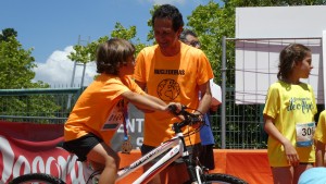 Os mais jovens tiveram um premio especial, uma bicicleta atribuída por sorteio. Paulo Dias, o grande mentor da ADNO faz a entrega ao jovem vencedor. A 17.ª Edição foi mais um sucesso